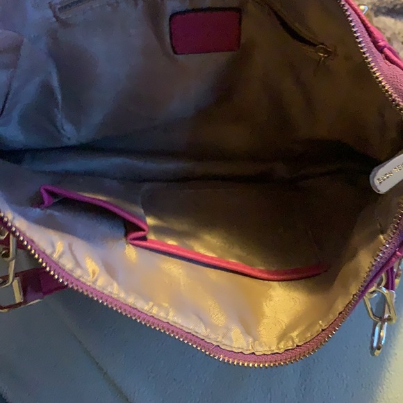 Michael Kors hot pink bag haven’t used in ages just missing the body strap - Picture 3 of 4